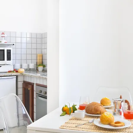 Apartment Charming&modern One-bedroom In Sorrento